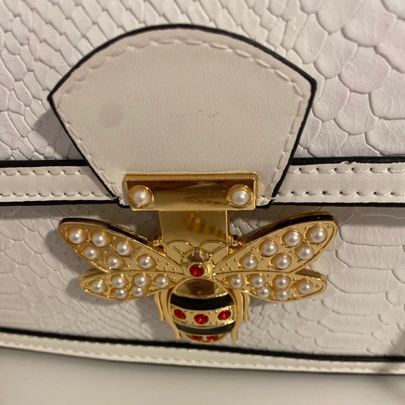 NWOT FAUX LEATHER PURSE w/ CROC DETAIL. - Picture 6 of 9